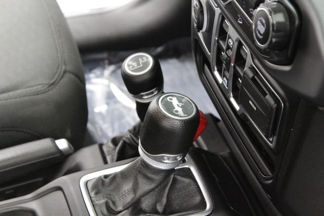 Used 2019 Silver Jeep Unlimited Sport S image 27