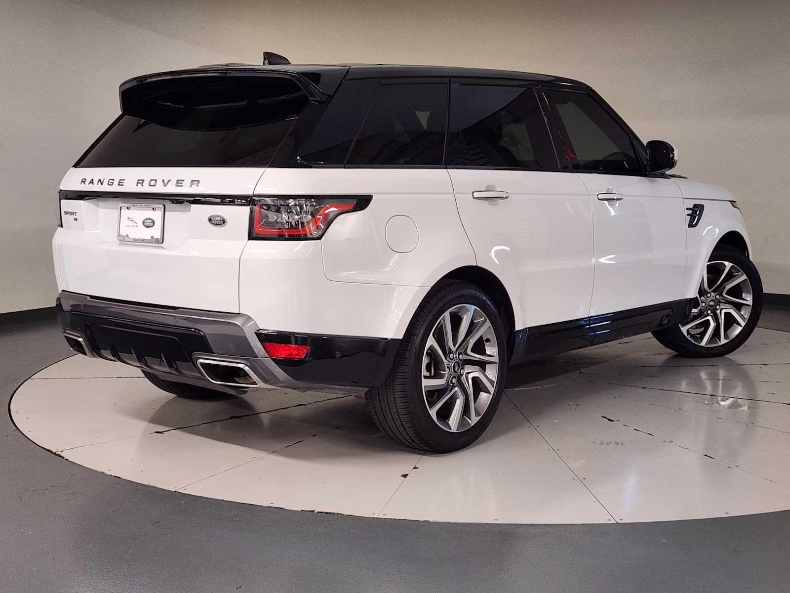 Used 2022 Fuji White Land Rover HSE Silver Edition image 2