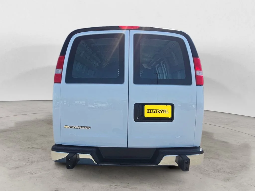 Used 2024 Summit White Chevrolet WT image 4