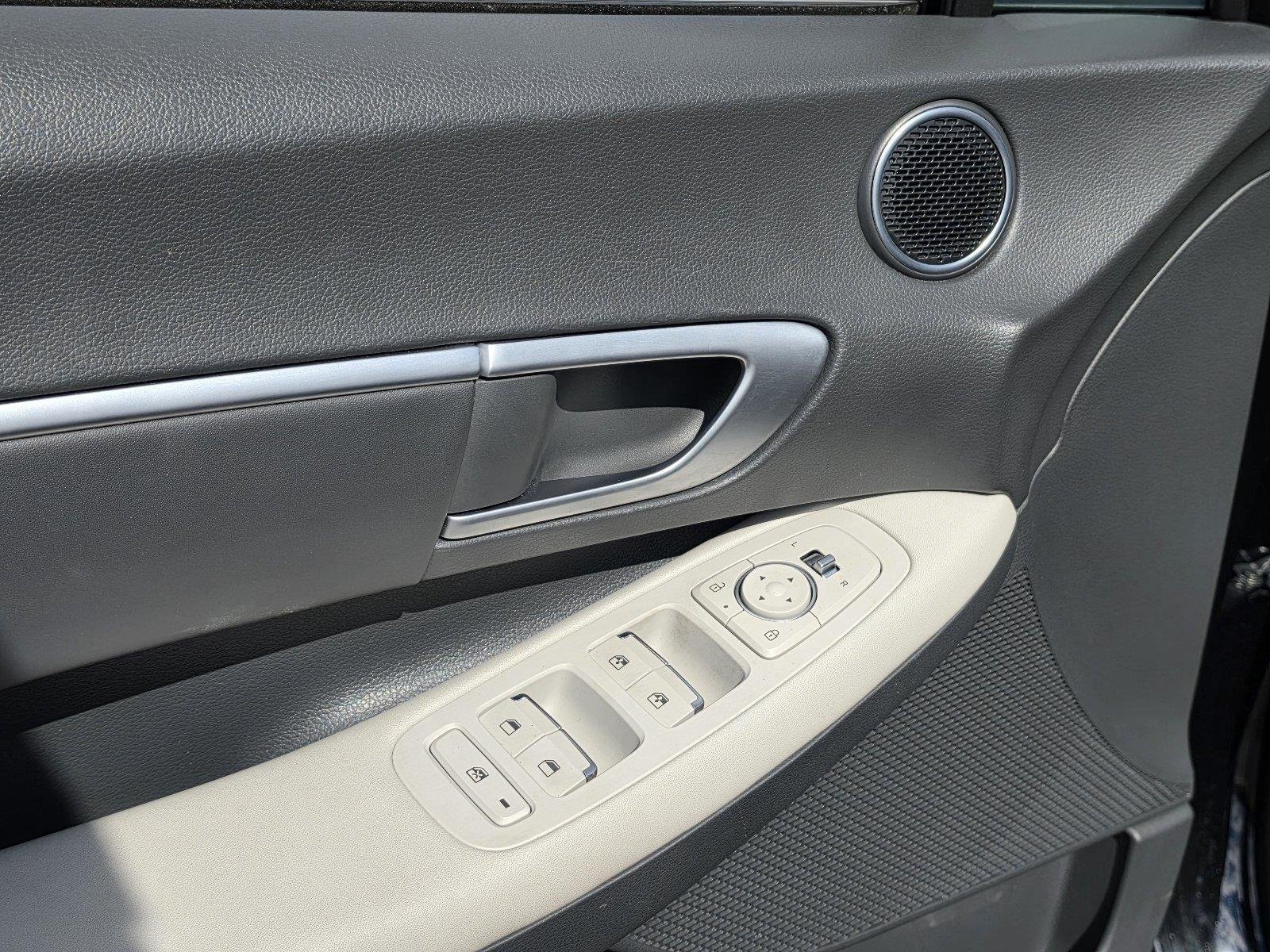 Used 2025 Abyss Black Hyundai SEL image 15
