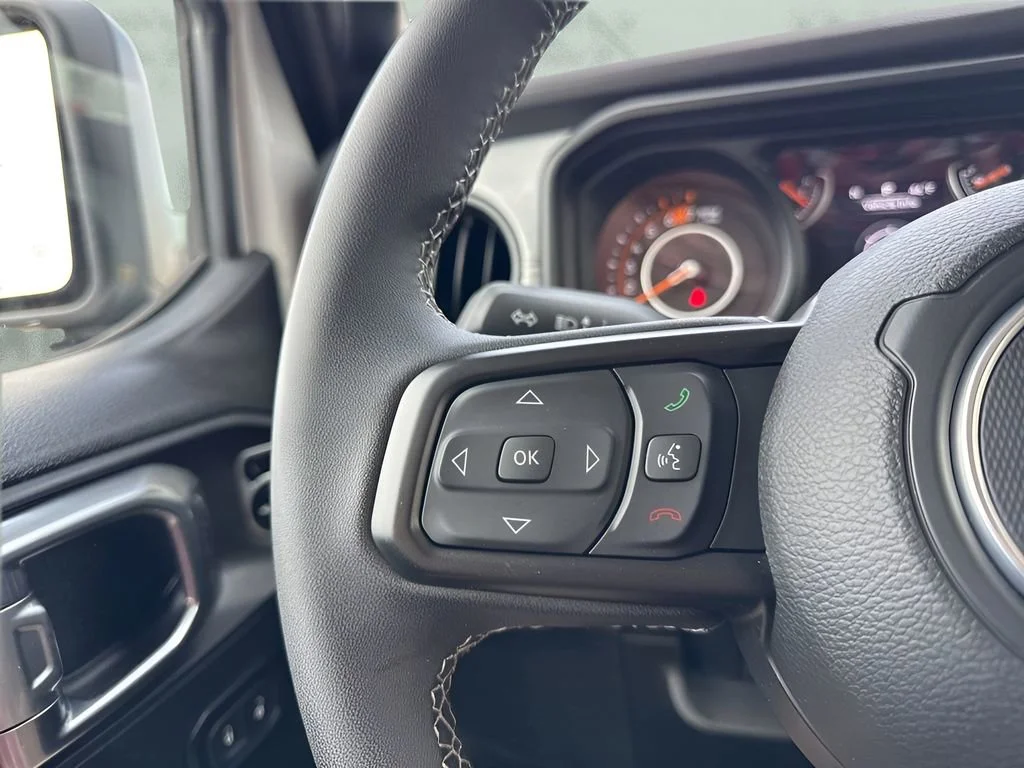Used 2025 White Jeep Sport S image 15