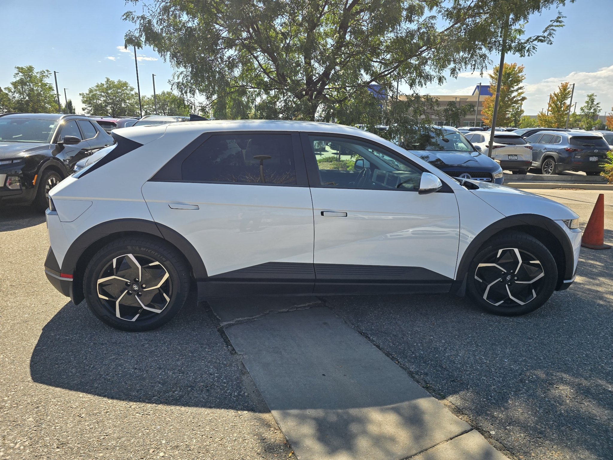 Used 2024 Atlas White Hyundai SEL image 6