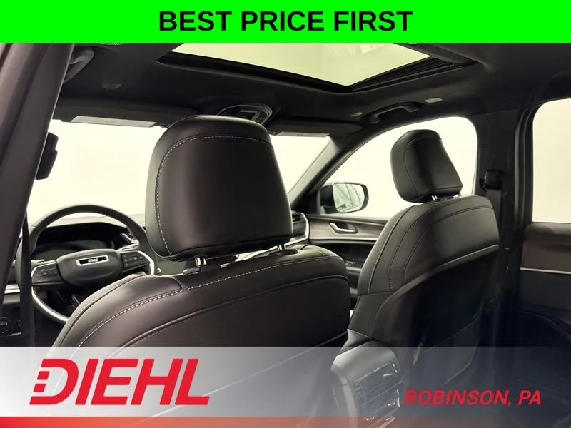 New 2026 Velvet Red Pearl-Coat Exterior Paint Jeep Laredo image 20