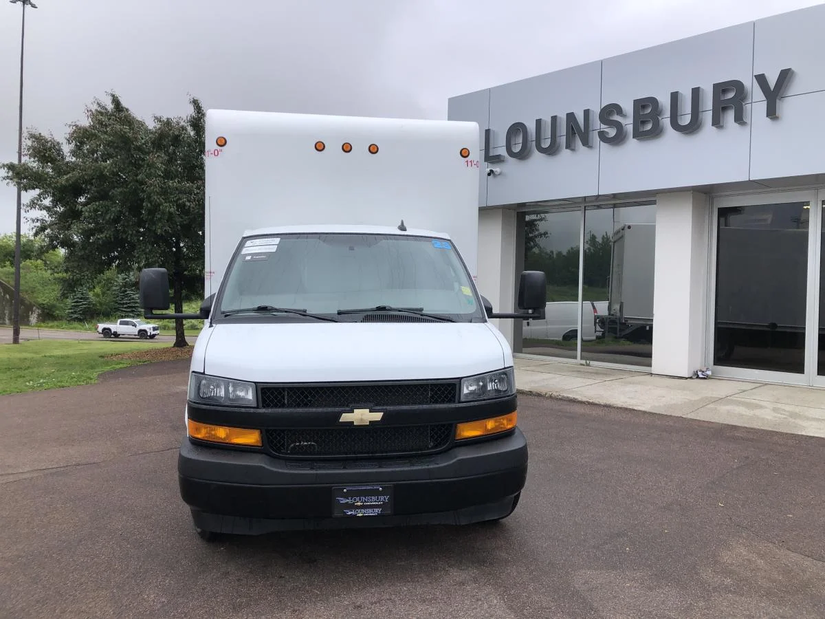 Used 2023 White Chevrolet 3500 Van 177 image 3