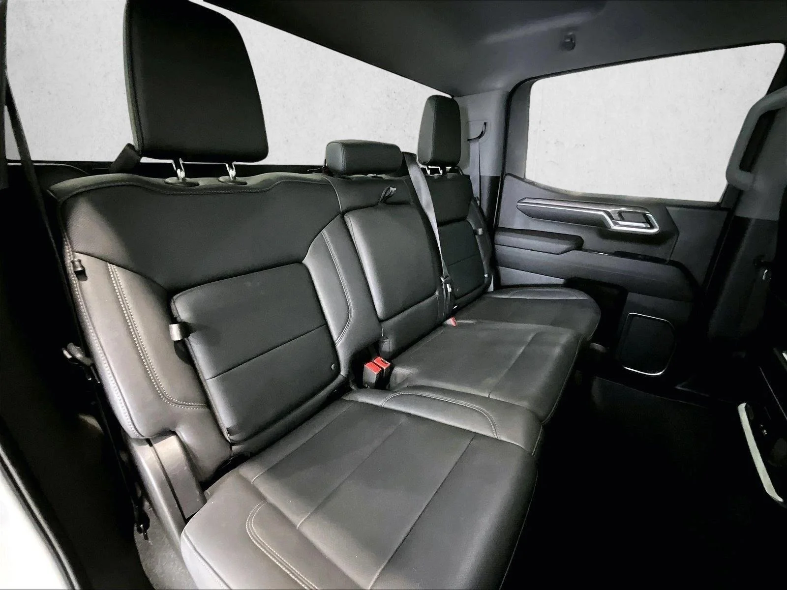 Used 2022 Iridescent Pearl Tricoat Chevrolet LTZ image 29