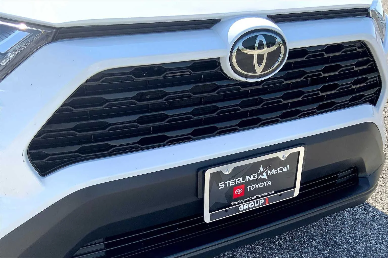Used 2022 White Toyota XLE image 28