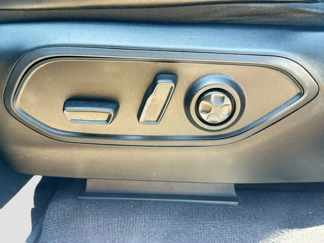 Used 2022 White Jeep Limited image 19