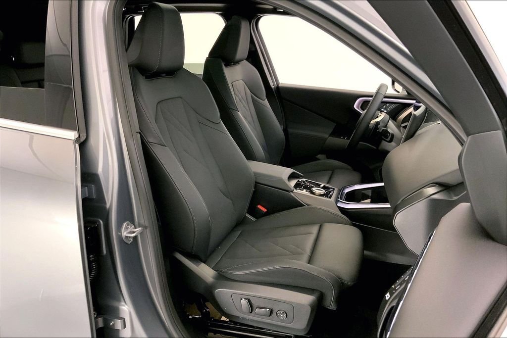 Used 2025 Skyscraper Grey Metallic BMW  image 6