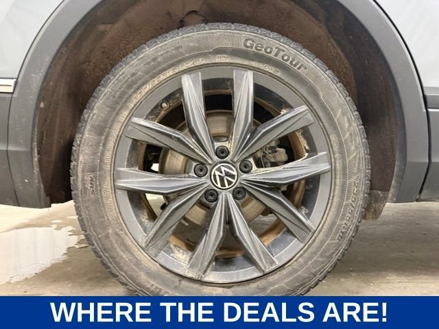 Used 2022 Silver Volkswagen SE image 23