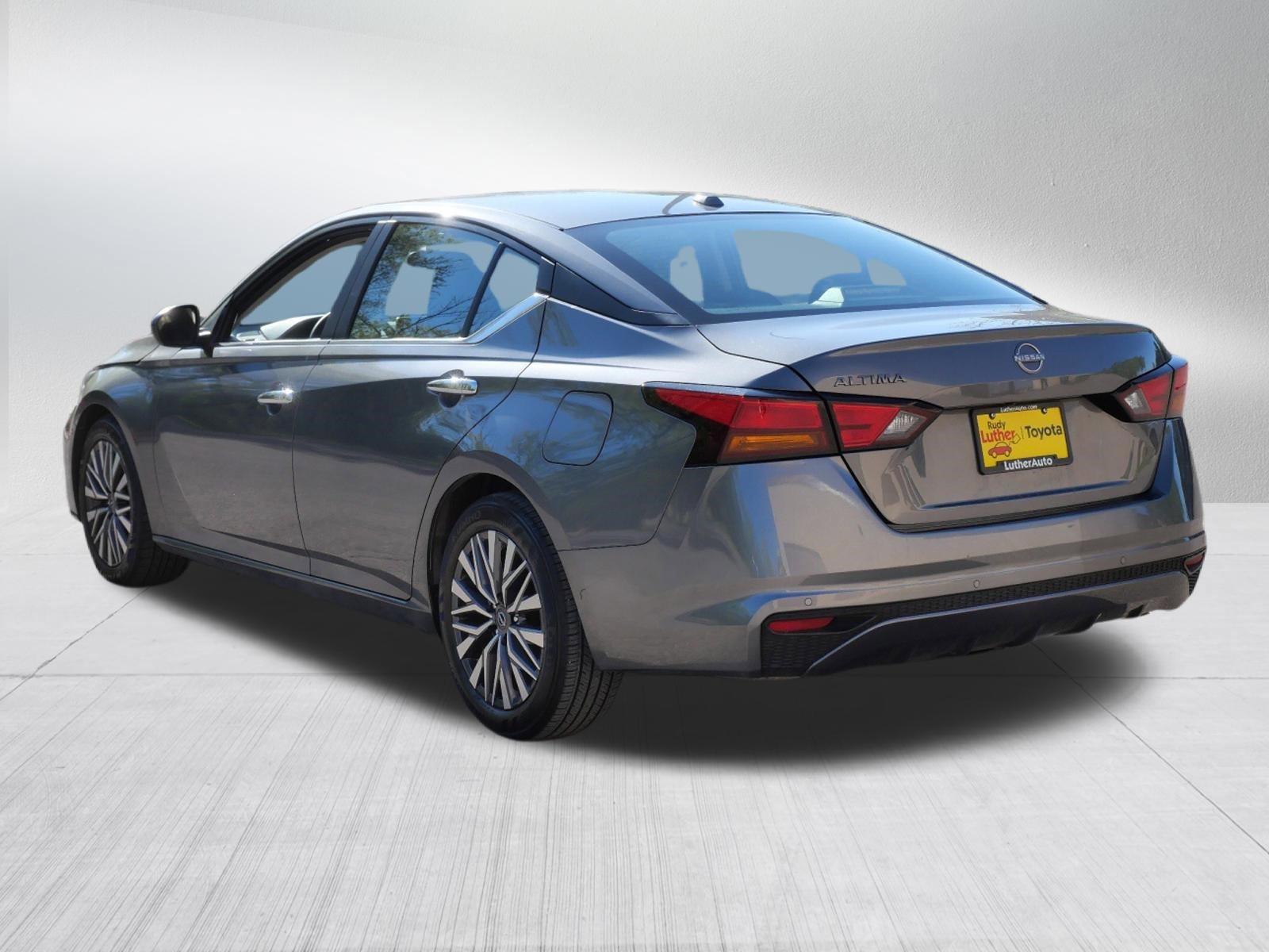 Used 2025 Gun Metallic Nissan SV image 5