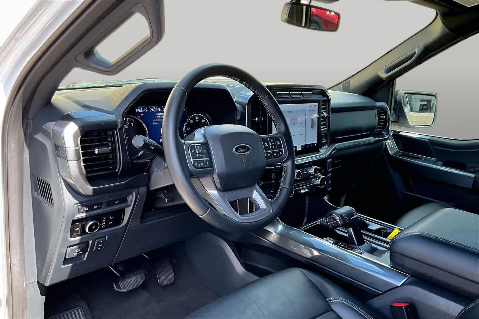Used 2023 Oxford White Ford XLT image 18