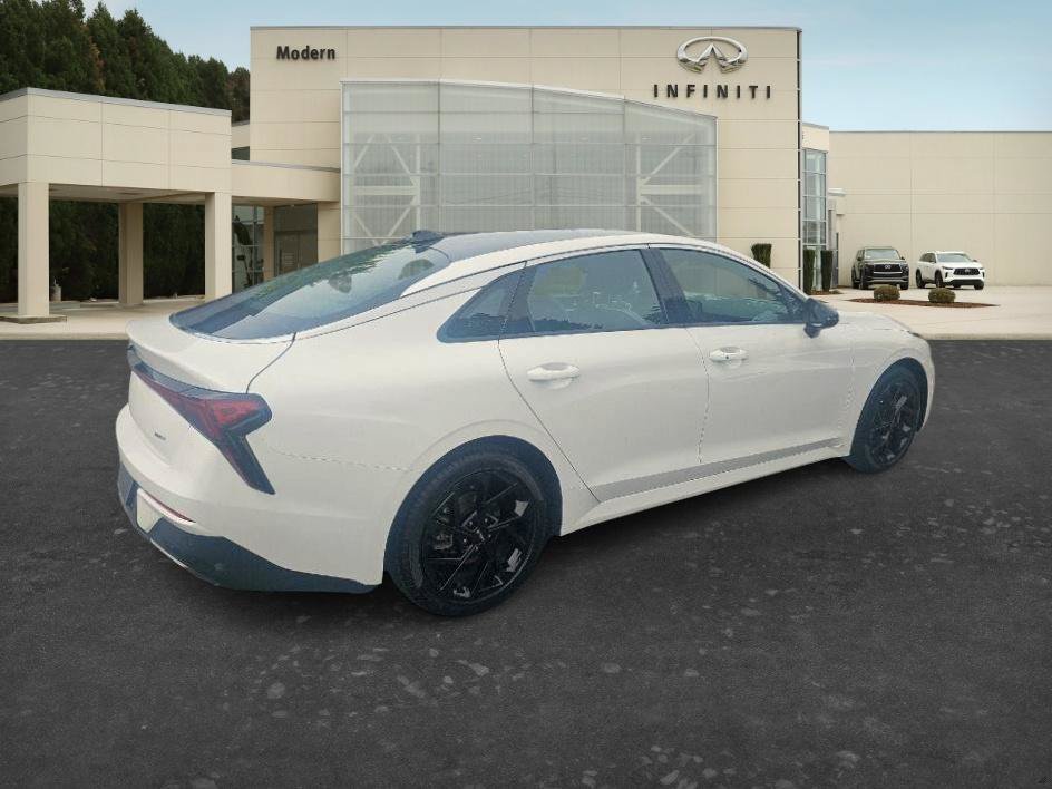 Used 2026 Snow White Pearl Kia GT-Line image 5