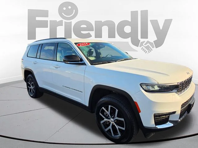 Used 2025 White Jeep Limited image 3
