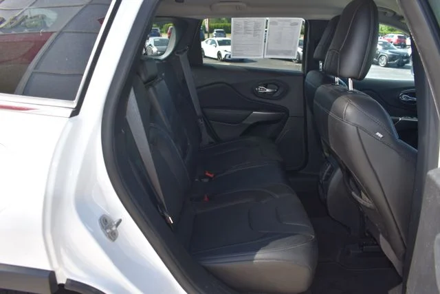 Used 2021 White Jeep Latitude Lux image 16