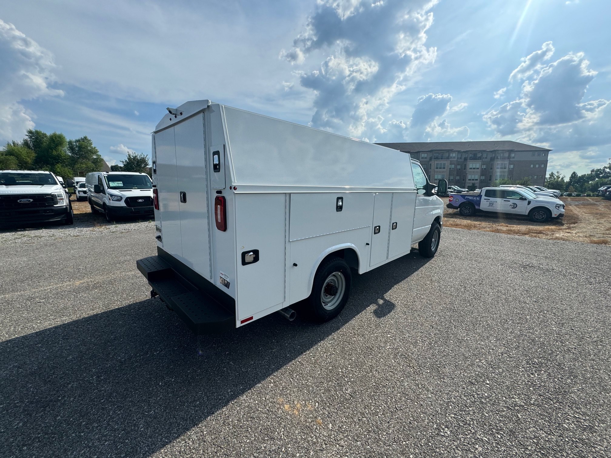 New 2026 Oxford White Ford E-350 SRW image 5