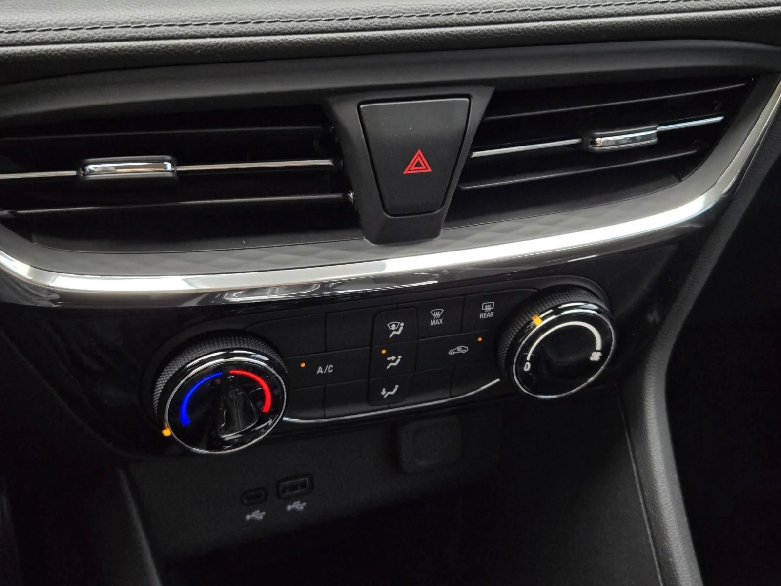 2026 Buick Encore GX Sport Touring - Photo 11