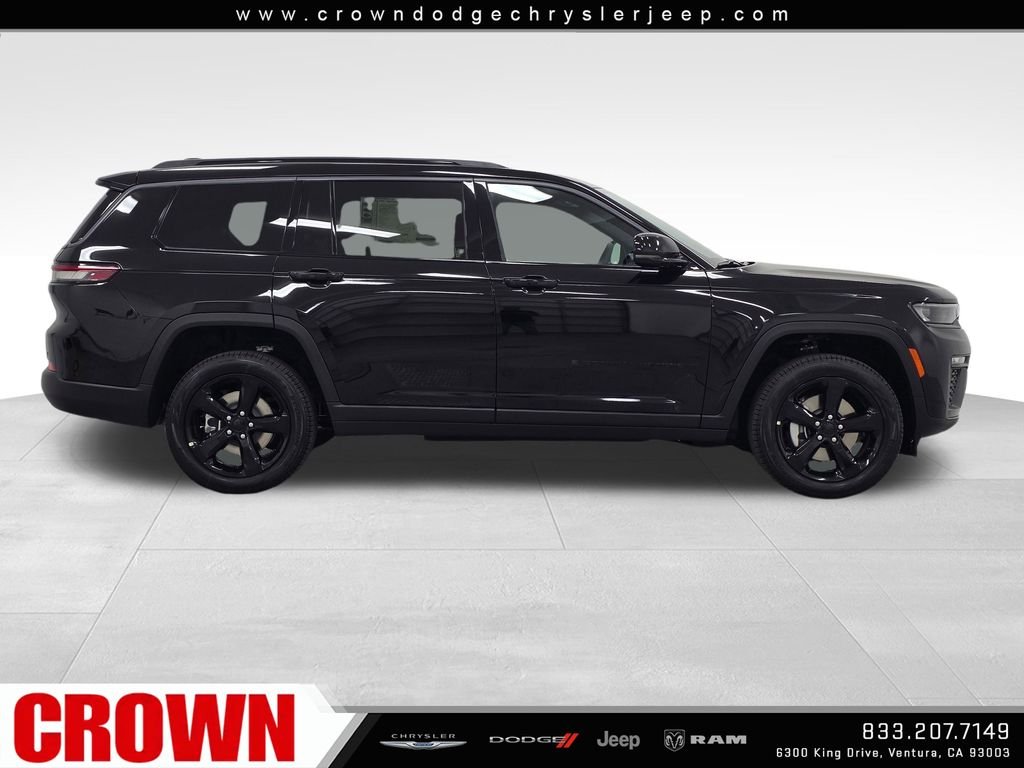 New 2026 Diamond Black Crystal Pearl-Coat Exterior Paint Jeep Limited image 4