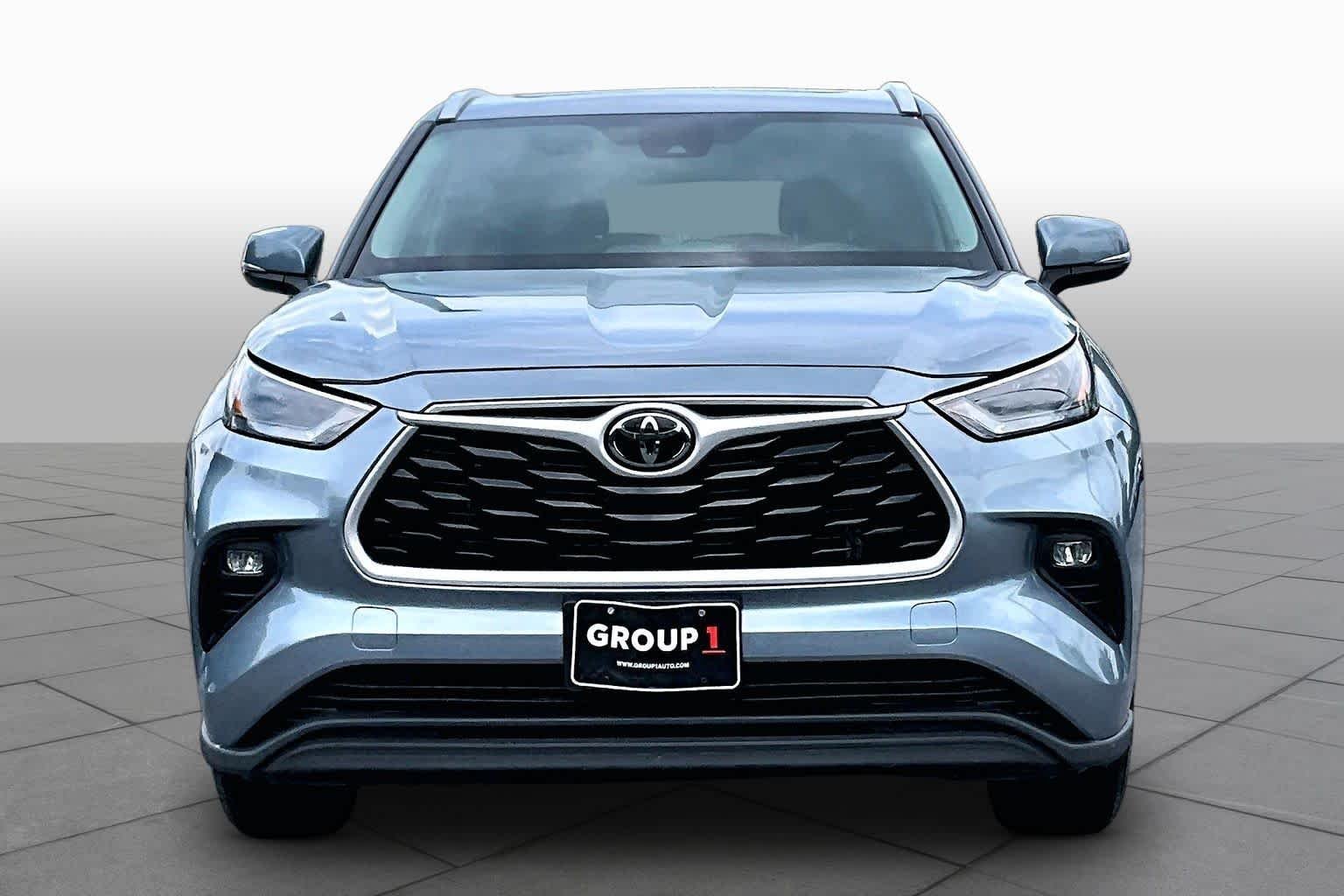 Used 2024 Moon Dust Toyota XLE image 4