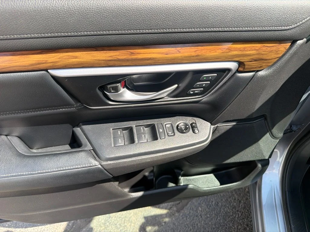 Used 2017  Honda EX-L image 23