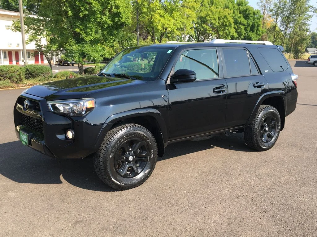 Used 2018 Black Toyota SR5 image 11