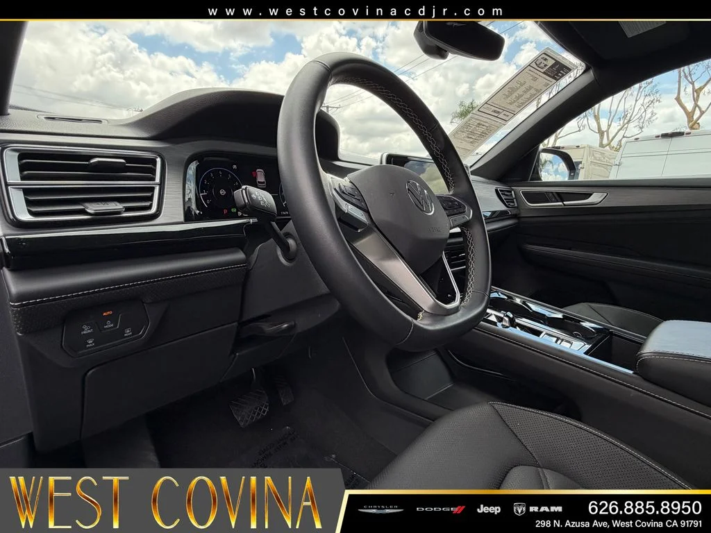 Used 2025 Black Volkswagen 2.0T SE w/Technology image 17