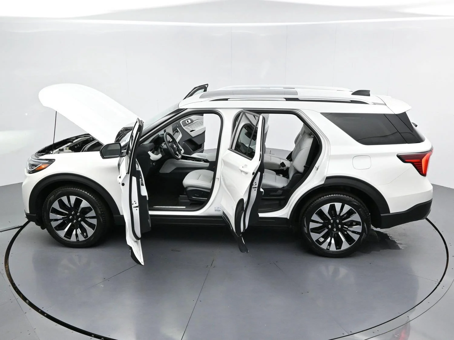Used 2026 White Ford Platinum image 39