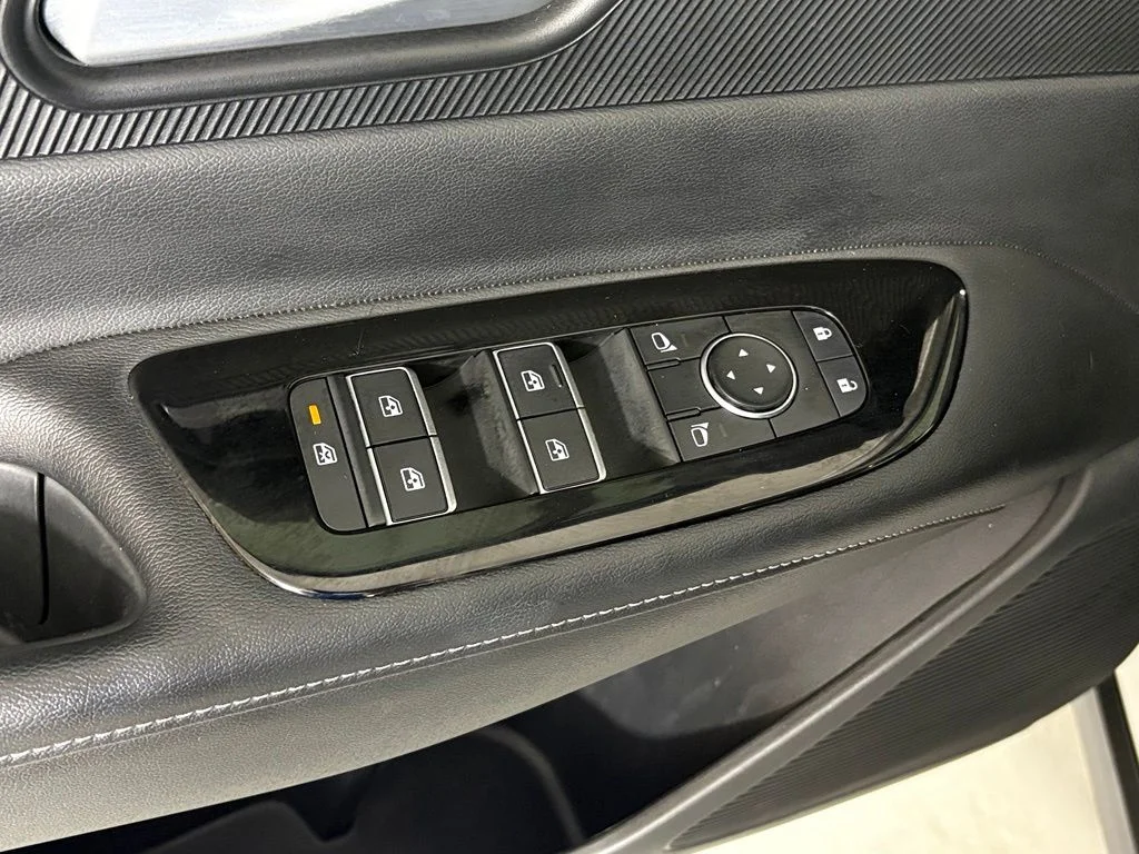Used 2025 Silver Nissan SV image 15