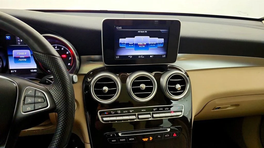 Used 2018 Polar White Mercedes-Benz GLC 300 4MATIC® SUV image 15