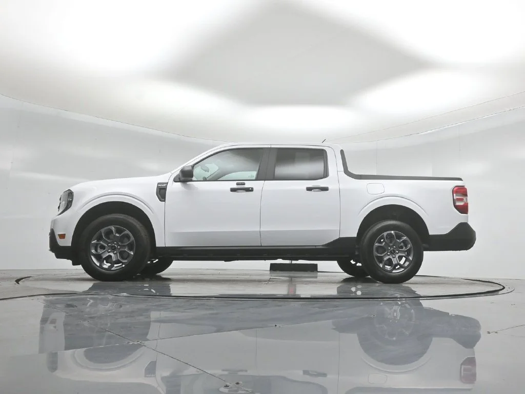New 2026 Oxford White Ford XLT image 6