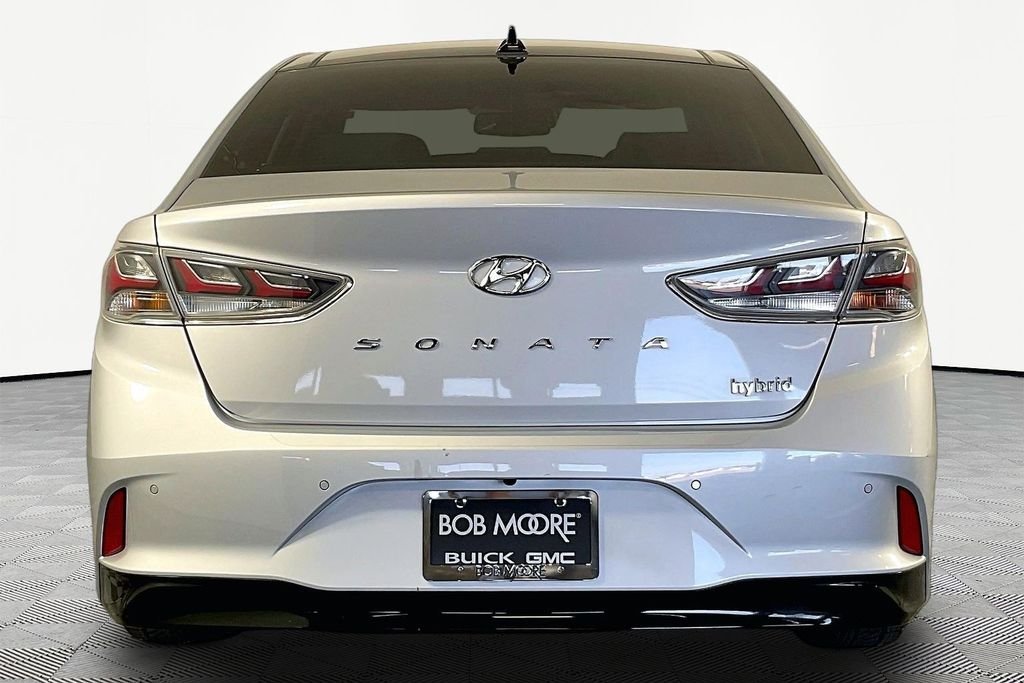 Used 2019 Silver Hyundai Limited image 5
