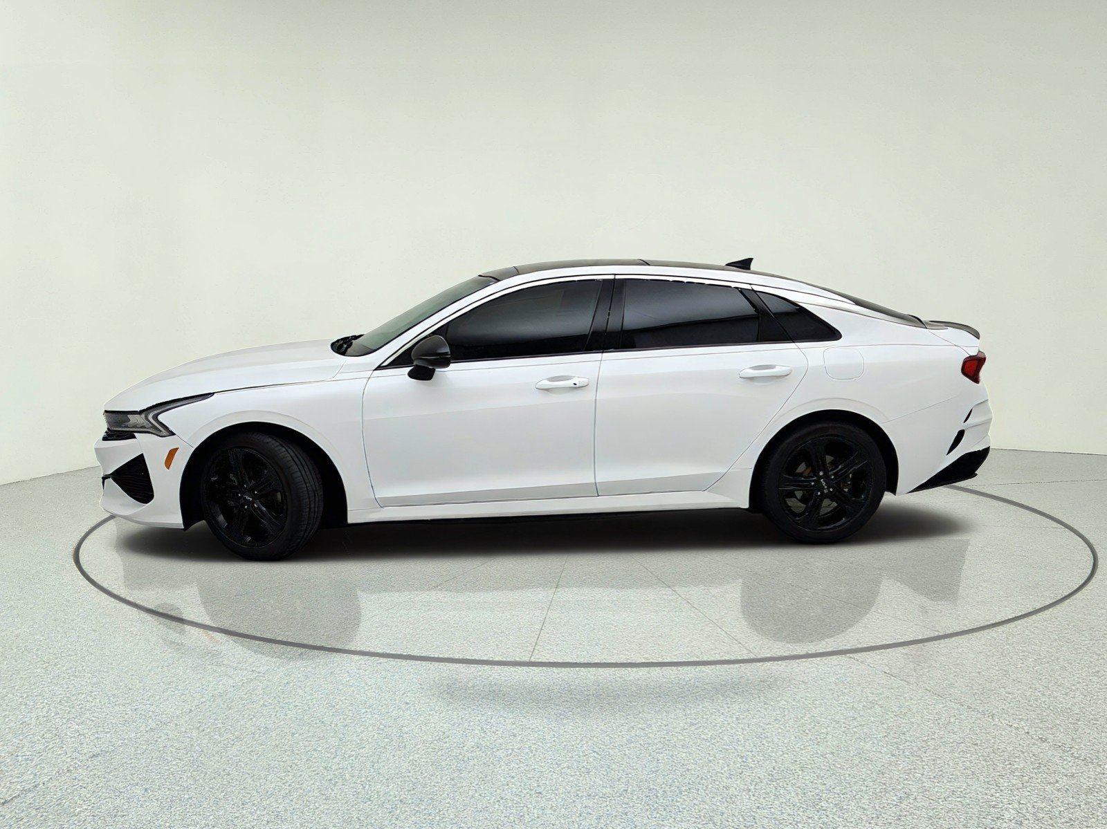 Used 2022 Glacial White Pearl Kia GT-Line image 14