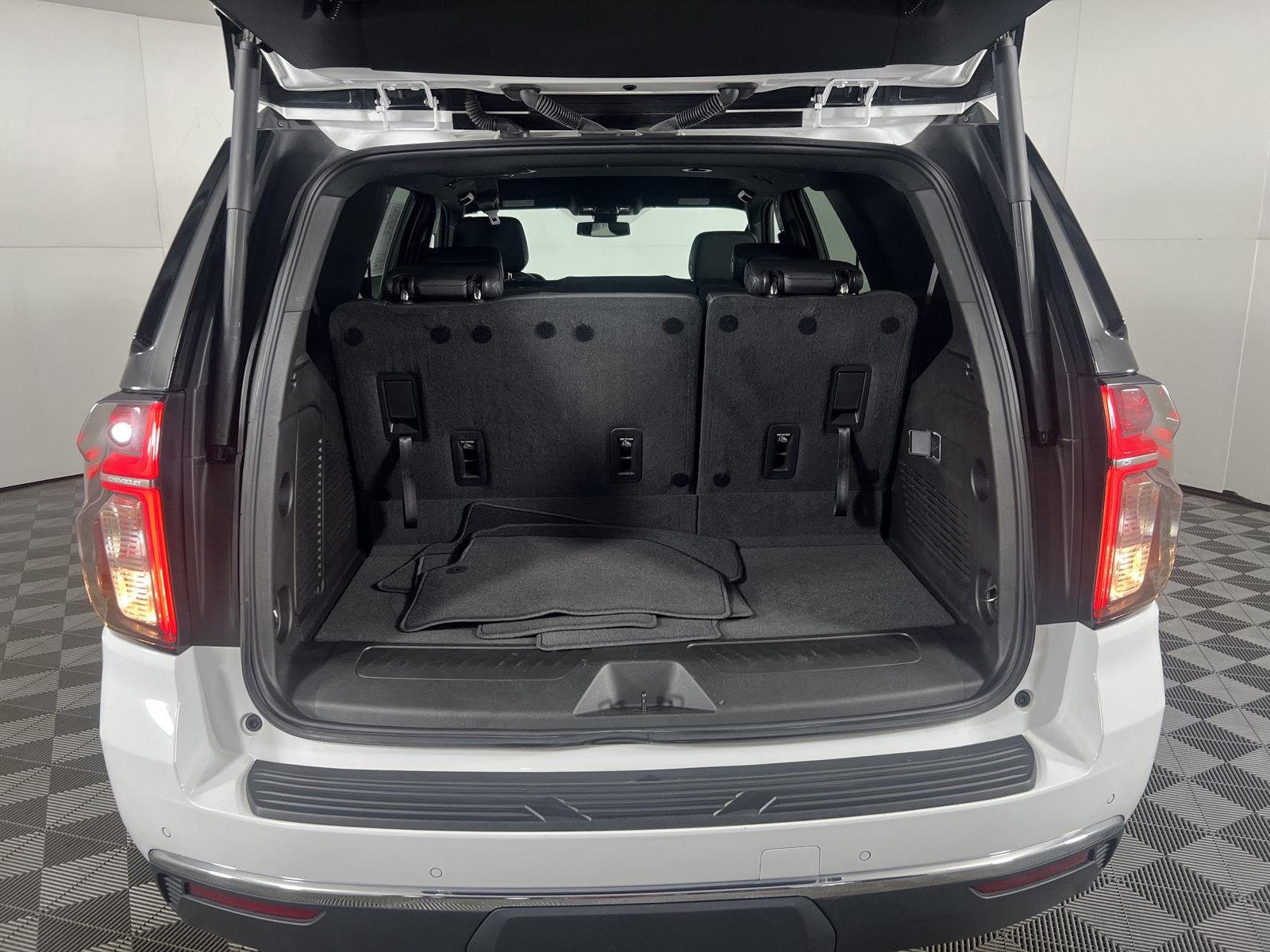 Used 2022 Summit White Chevrolet LT image 3