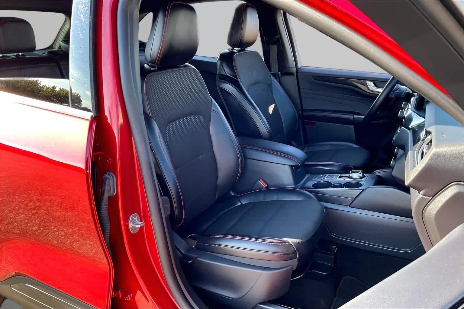 Used 2025 Rapid Red Metallic Tinted Clearcoat Ford ST-Line image 9