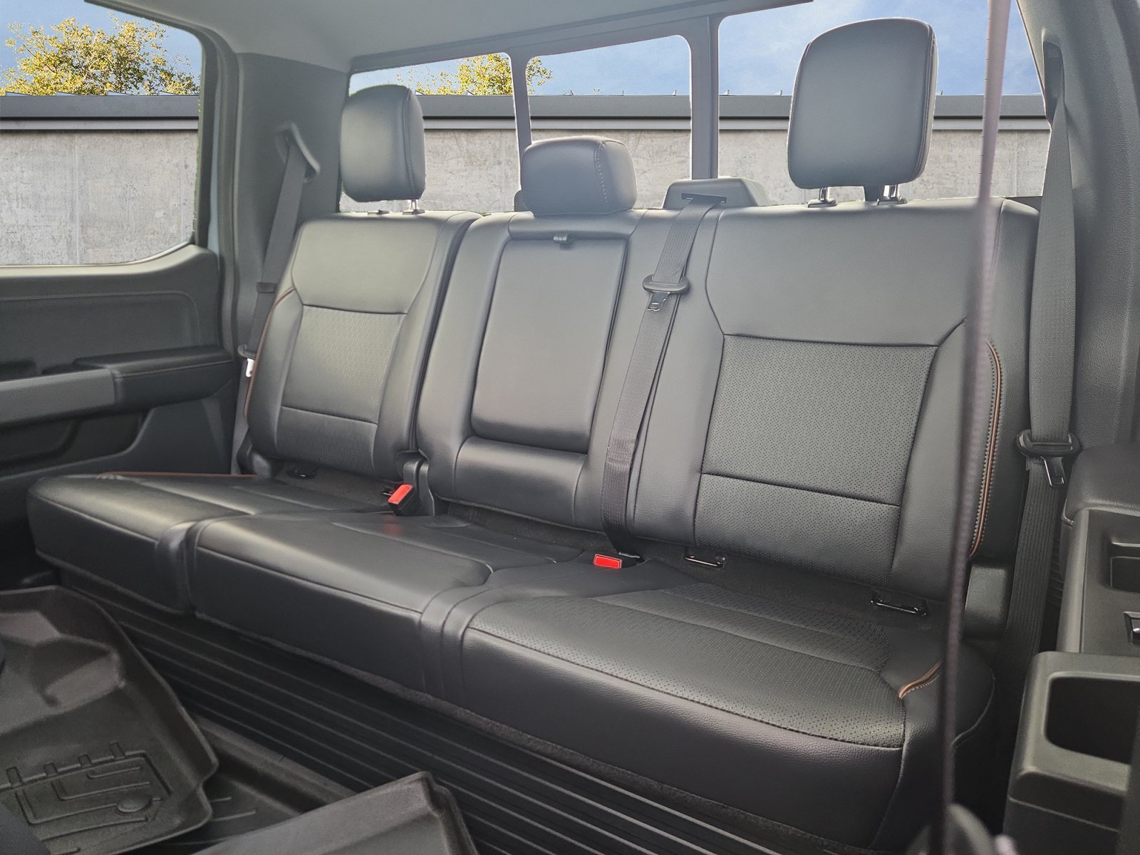 2025 Ford F-450 Super Duty Lariat - Photo 13