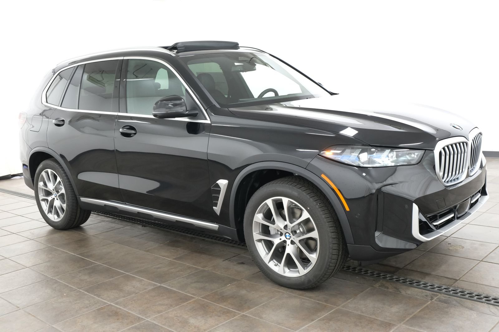 New 2026 Black Sapphire Metallic BMW xDrive40i image 9