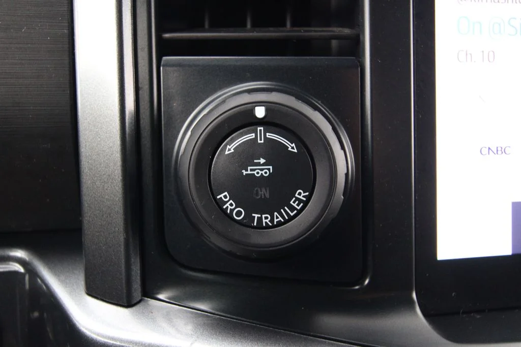 Used 2023 Oxford White Ford XLT image 31