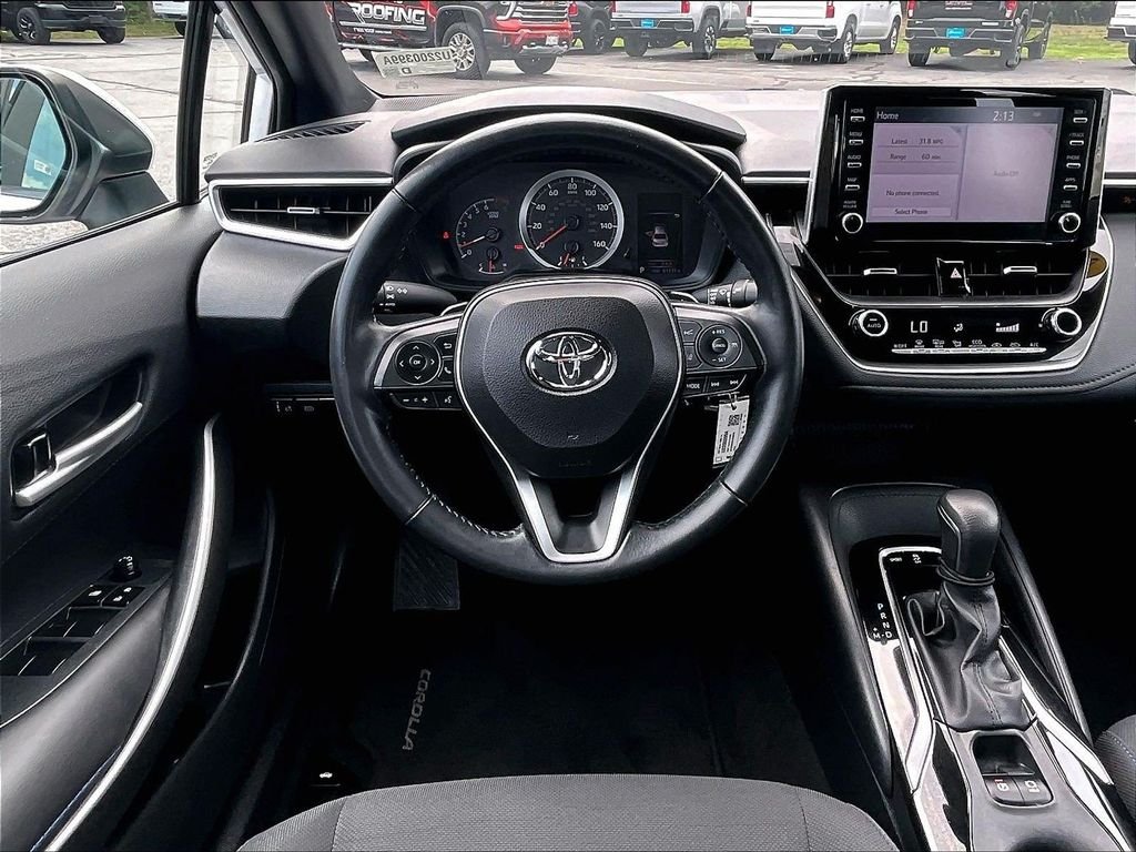 Used 2020 White Toyota SE image 16