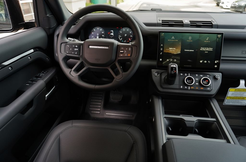 New 2026 Santorini Black Land Rover S image 15