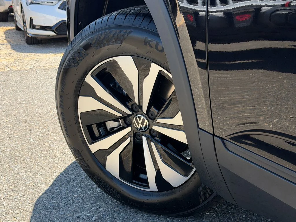 New 2026 Deep Black Pearl Volkswagen 2.0T SE image 10