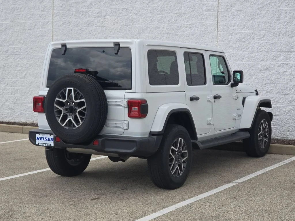 Used 2024 White/off-white Jeep Sahara image 13