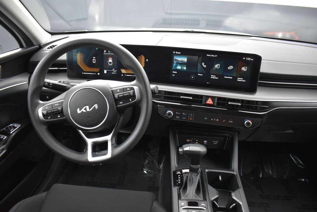 Certified Used 2025 Snow White Pearl Kia LXS image 12