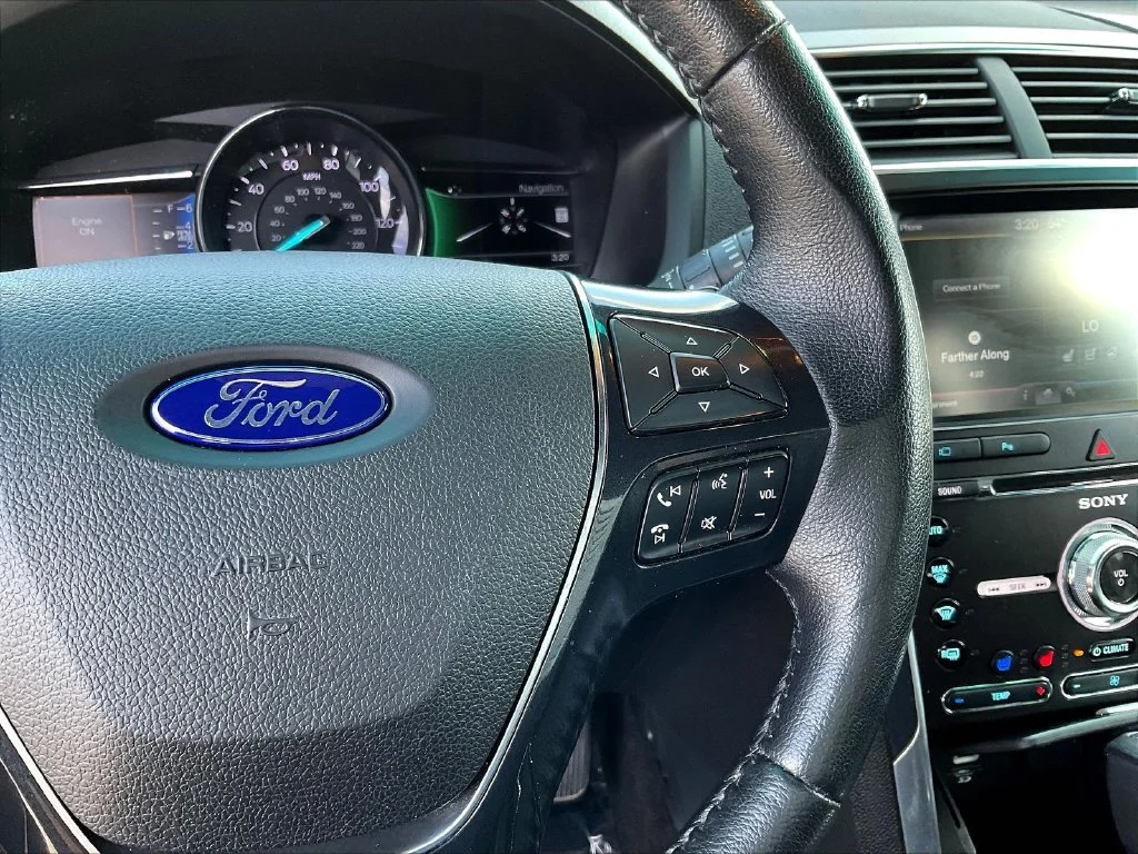 Used 2016 Silver Ford Limited image 12
