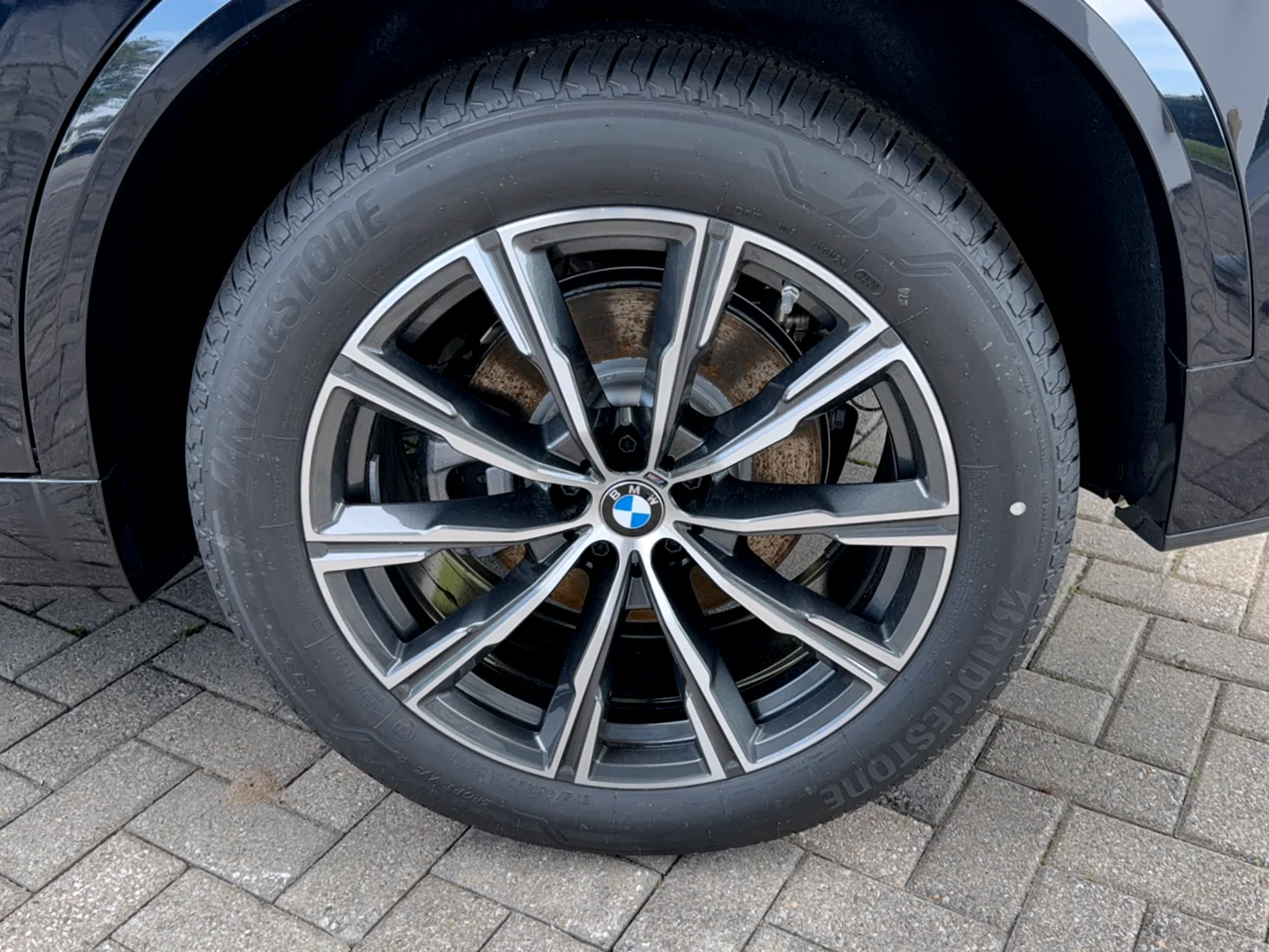 New 2026 Carbon Black Metallic BMW xDrive40i image 30