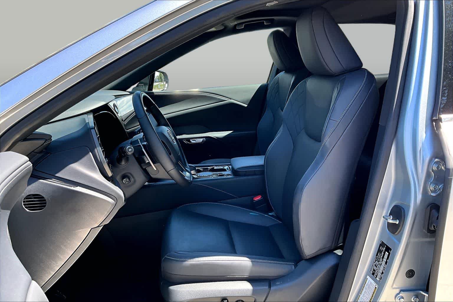 Certified Used 2025 Iridium Lexus Premium image 8