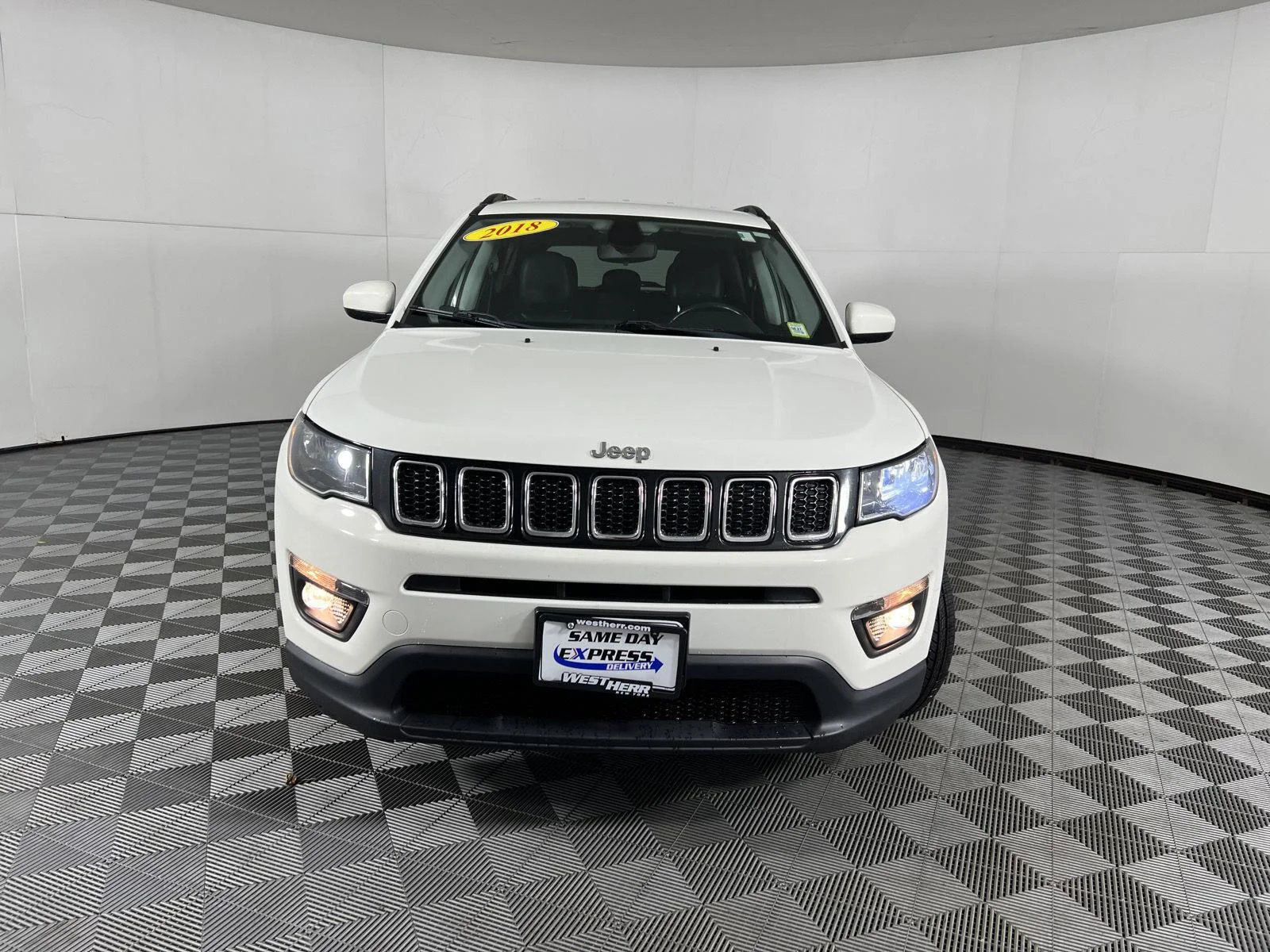 Used 2018 White Clearcoat Jeep Latitude image 2