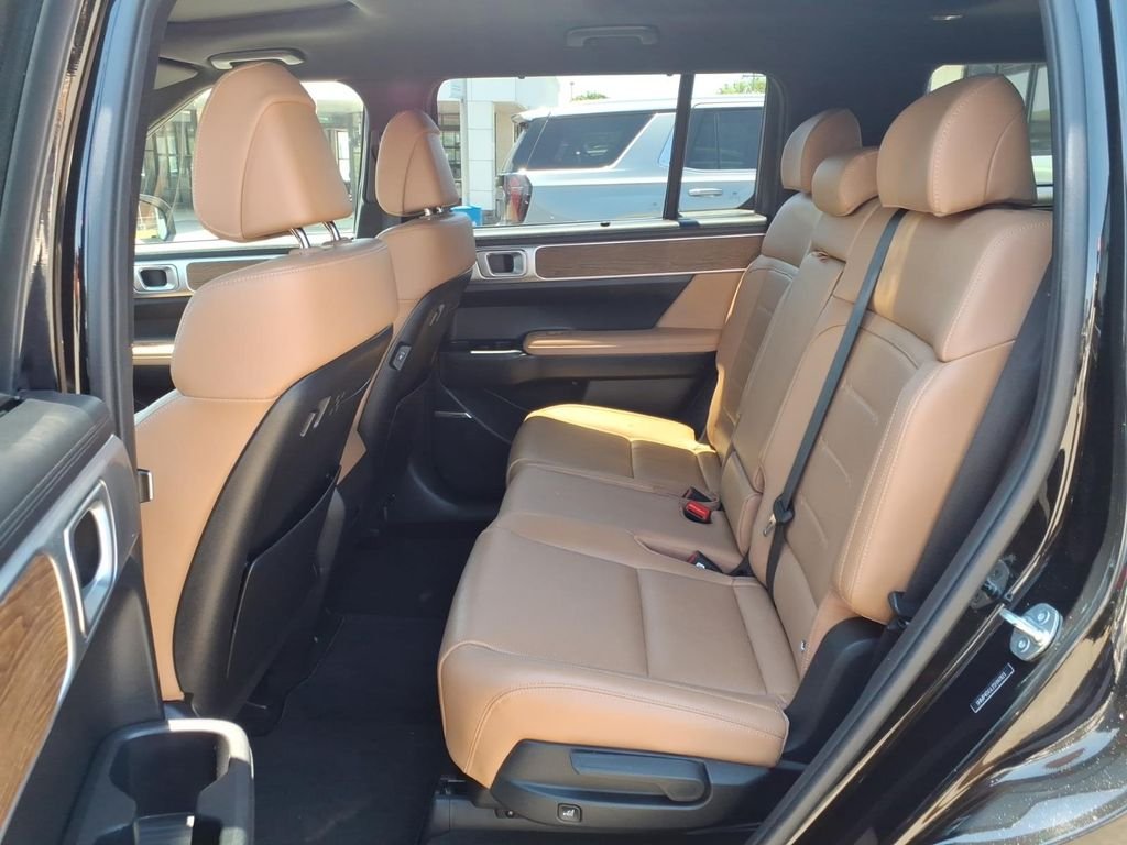 Used 2025 Phantom Black Hyundai Limited image 5