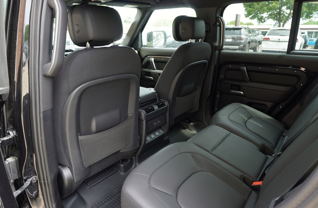 New 2026 Santorini Black Land Rover X image 29
