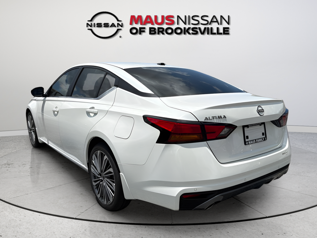 New 2026 White Nissan 2.5 SV image 6