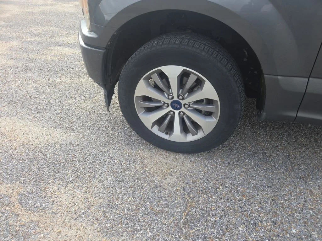Used 2018 Gray Ford XL image 17