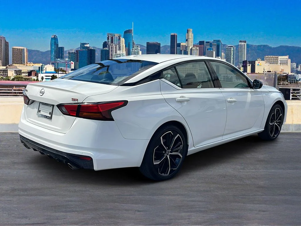 Used 2025 White Nissan 2.5 SR image 4
